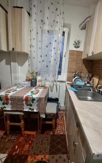 Apartament cu 3 camere, 46 mp, zona Pacurari