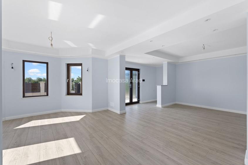 Eleganta, Confortul, Calitatea, liniste Vila P+M Garaj Pecica Arad - 3