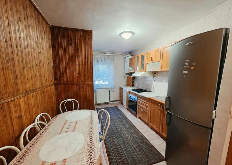 Apartament cu 3 camere, decomandat, 2 bai, Titulescu, Cipariu