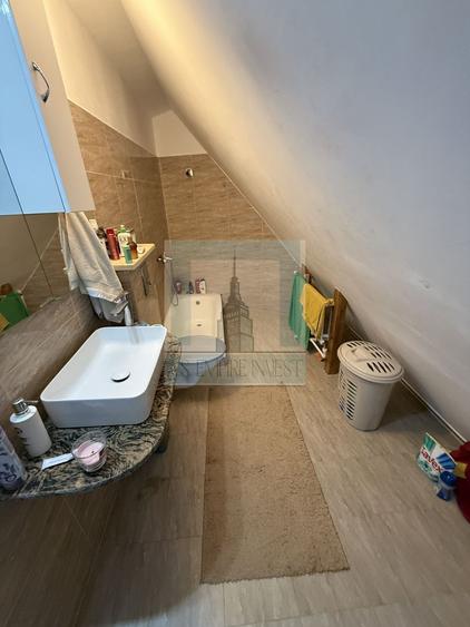 Casa 10 camere, 5 bai, 380 mp teren - zona Astra