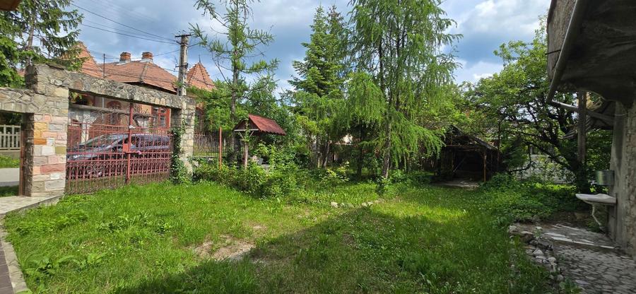Vânzare proprietate - Casă tip conac, teren și anexă, într-un cadru natural spec