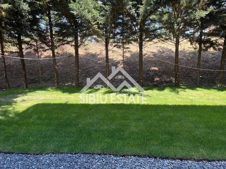 Apartament 3 camere de vanzare - structura tip vila, zona verde