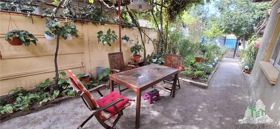Casa rustica cu curte, 3 camere, zona Tabacarie, Constanta