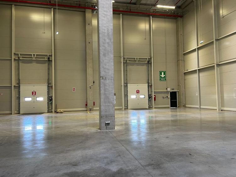 Spațiu cu rafturi pentru Logistică/Depozitare