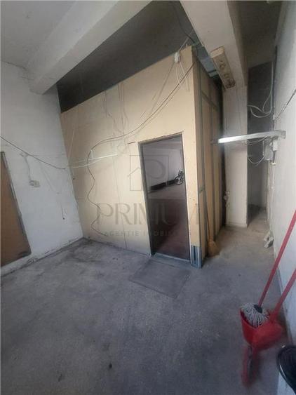 Spatiu comercial cu vitrine mari - Semicentral