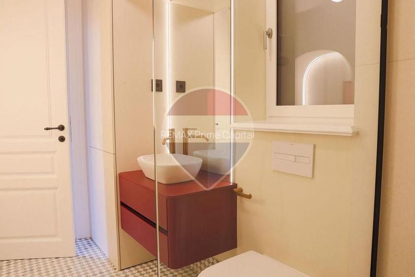 De vânzare apartament cu 3 camere, 2 băi, restaurat integral - Central - 26