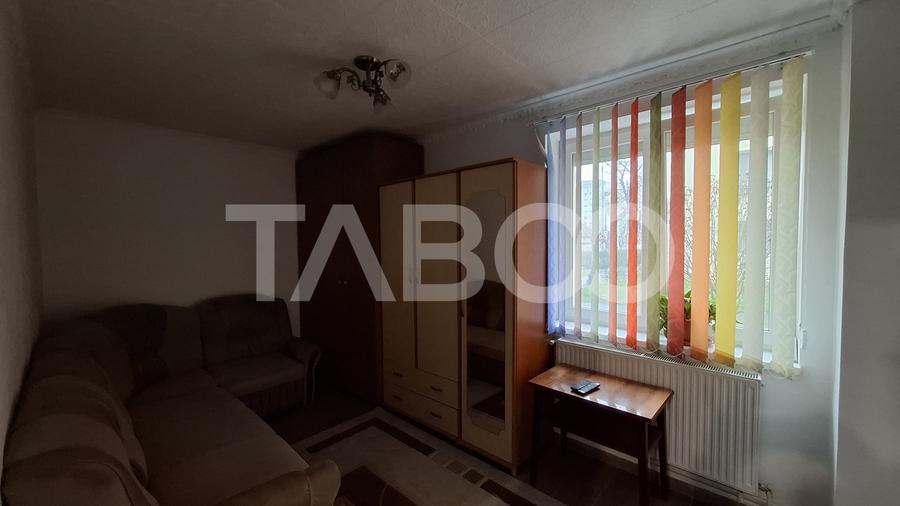 Apartament de vanzare 2 camere decomandat 54 mp zona Vasile Aaron