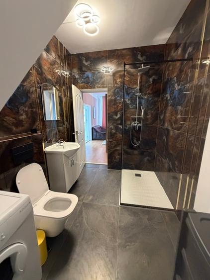 Apartament spatios , situat Central