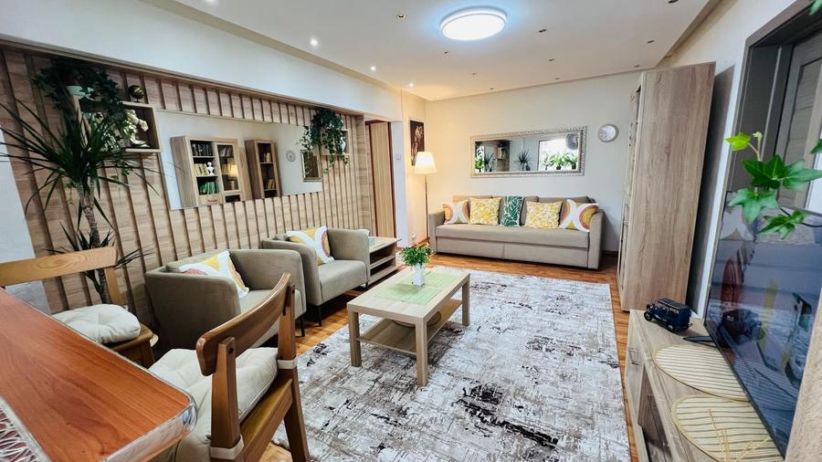 Apartament de 4 camere, 81 mp, 2 bai, balcon, Calea Moșilor
