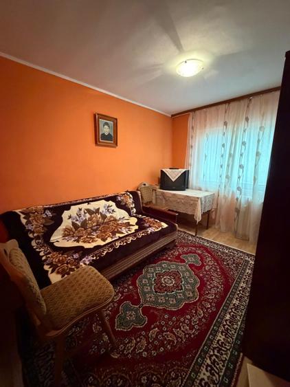 Apartament 3 camere, etaj intermediar, Radauti