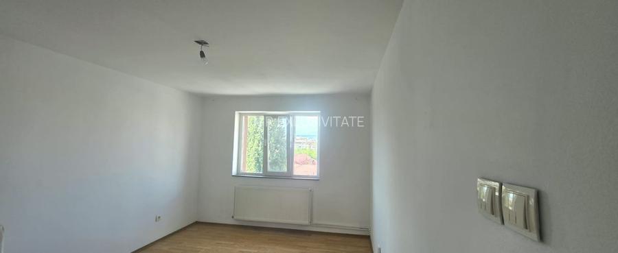 De vânzare apartament 2 camere decomandat | Zona 8 Mai - 21