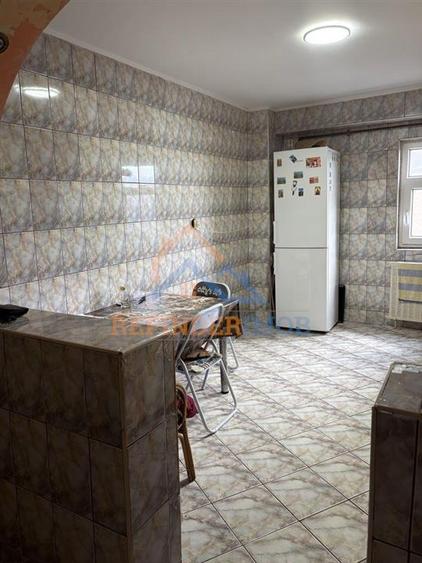 Apartament de vanzare cu 3 camere, zona 13 Septembrie