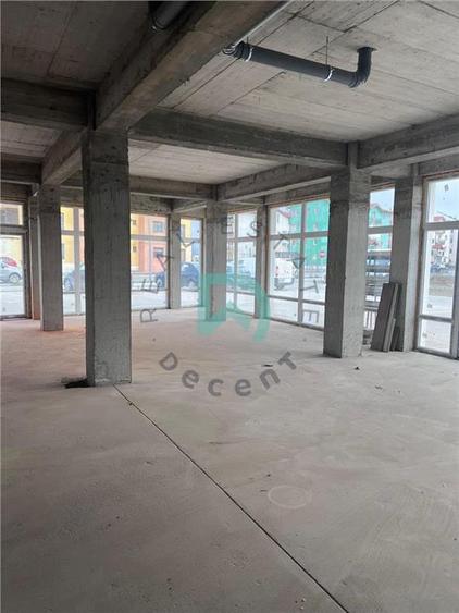 Vanzare spatiu comercial 100 mp cu vitrina stradala - SELIMBAR