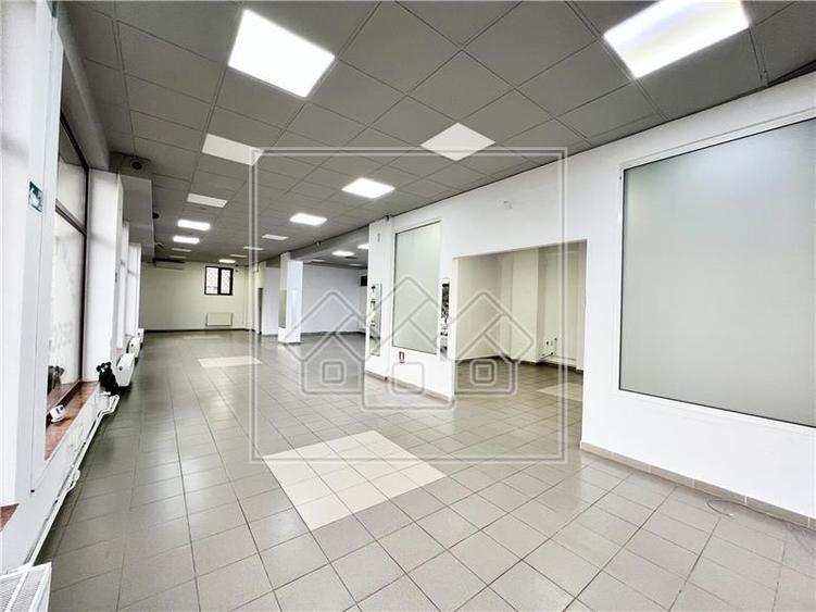 Spatiu comercial cu vitrina la strada - 177 mp - finisat la cheie