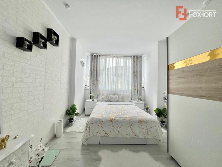 Apartament cu 3 camere, etaj 4 de vanzare, zona Spitalul Judetean