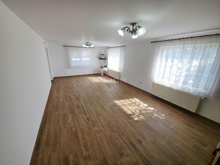 Casă / Vilă cu 3 camere de vânzare - 33