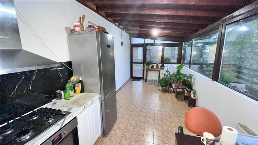 Apartament 3 camere, pe 2 nivele cu curte, in Bucium