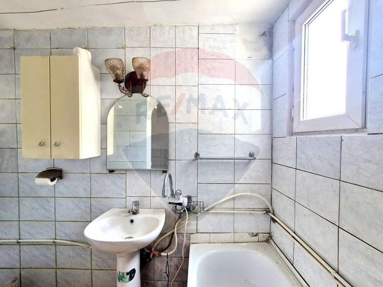 Casa de vanzare pretabila locuinta sau afacere | 13 Septembrie