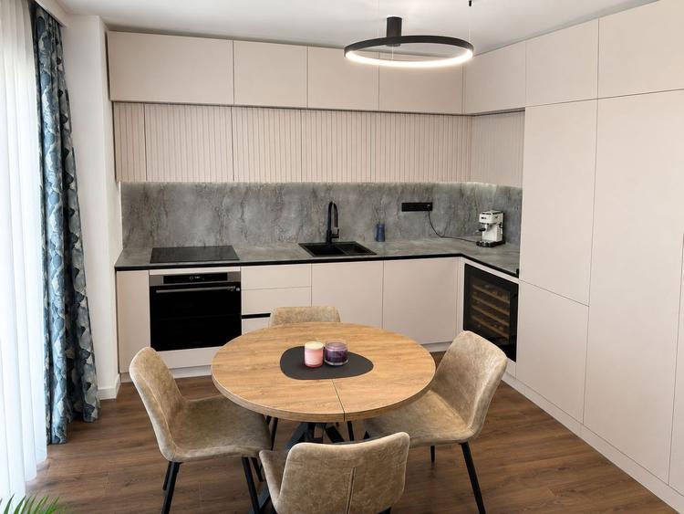 Apartament 4 camere, mobilat, 2 parcari, 84 mp utili, str Oasului