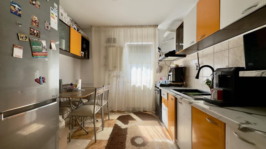 Apartament 4 camere, etaj intermediar, zona CET – ideal pentru familie