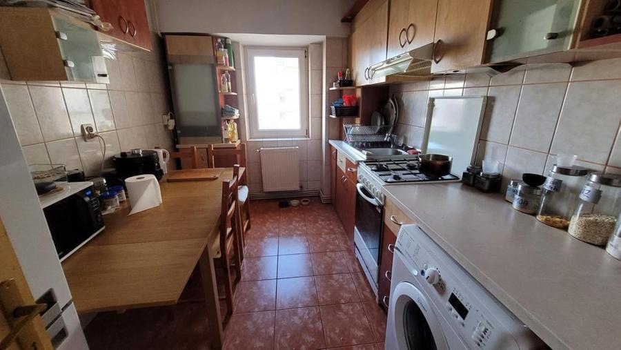 De vânzare apartament 4 camere, vizavi de Selgros, lângă piața CUG.