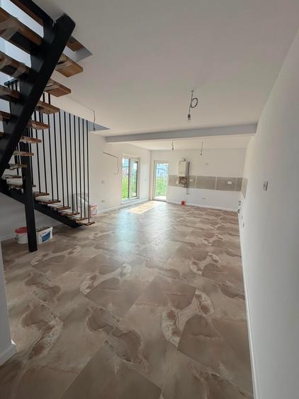 Casa tip duplex- de vanzare la cheie