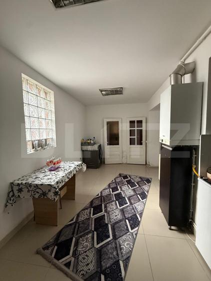 Apartament de vanzare , curte comuna, 2 camere, Zona Semicentral