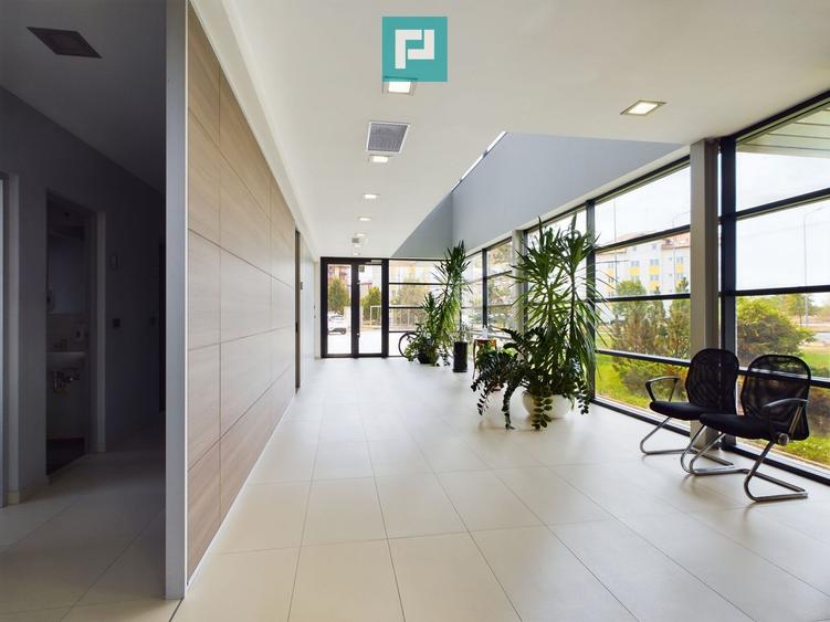 Spațiu comercial modern cu parcare proprie