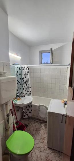 Apartament 2 camere, semidecomandat, 51 mp, balcon, metrou, zona Drumul Taberei