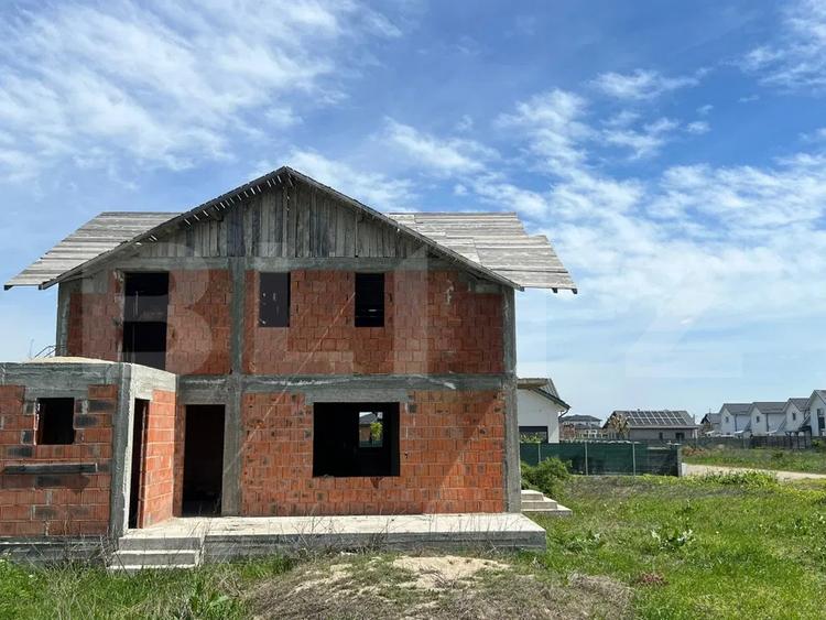 Casa de vanzare la rosu, 192 mp, teren 635 mp, zona Crevedia