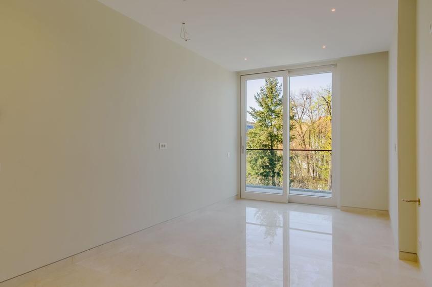 Aviatorior, apartament de 4 camere si curte proprie