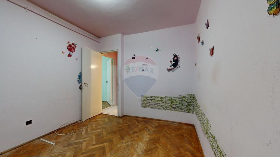 Apartament 3 camere de vânzare, necesită renovare, Săcele