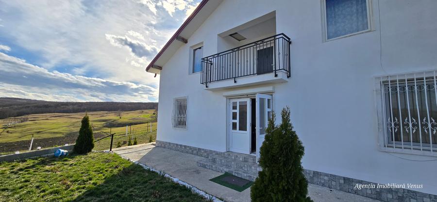 Casa noua cu etaj la Cervicesti