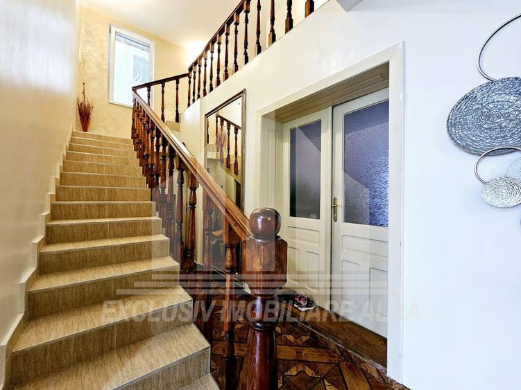 Casa individuala | 238 mp | 6 camere | Cetate