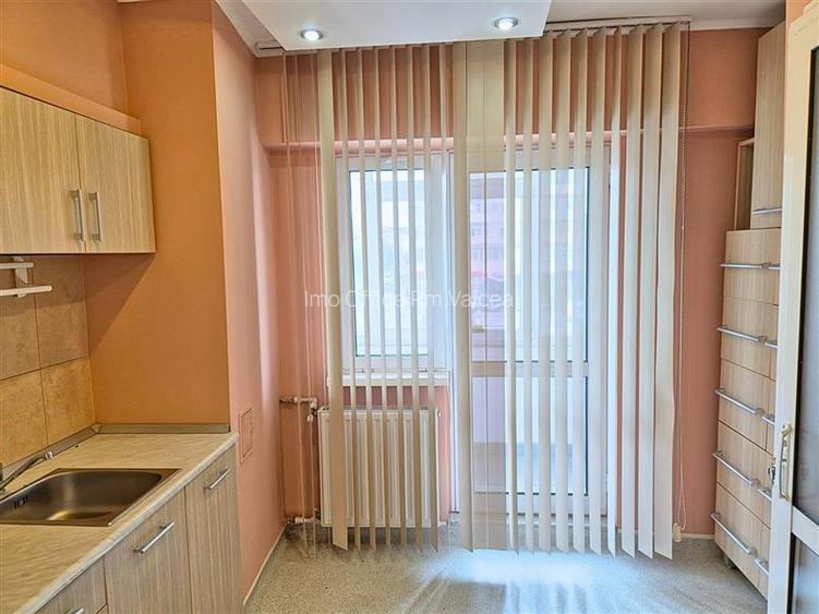 OSTROVENI - Etaj 1 - Spatiu cu vizibilitate stradala - Cabinet medical/birouri - 11