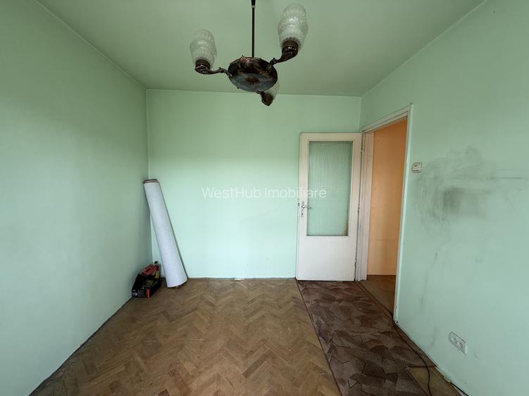 Apartament 3 camere, etaj 3, semidecomandat, centrala, P-ta Doina - 11