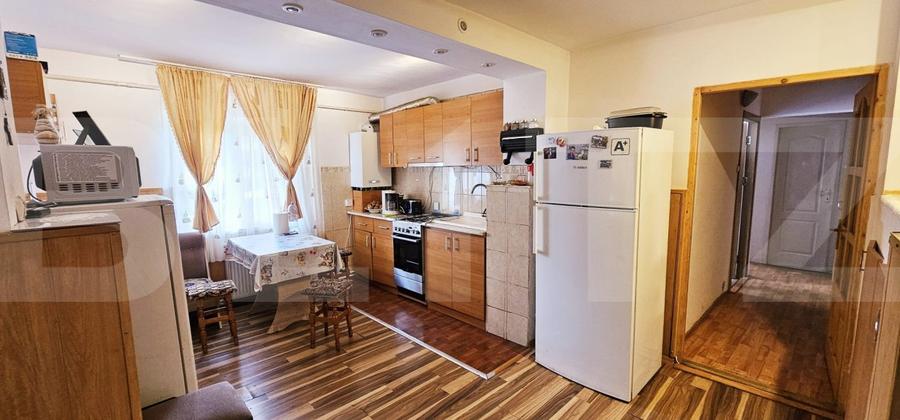 Apartament de vanzare, cu 3 camere, decomandat, 68mp, parter înalt
