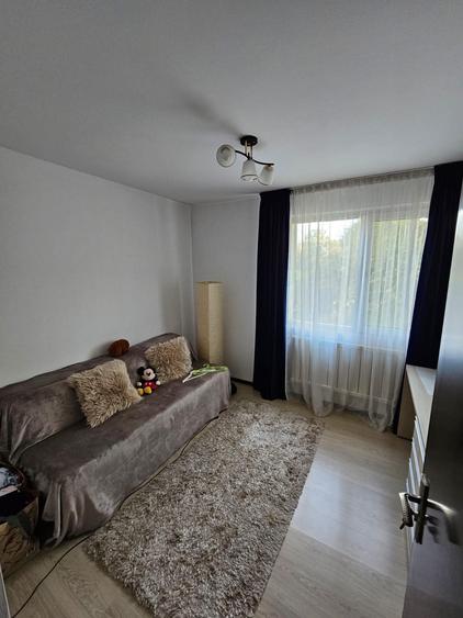 Titan inchiriere ap 3 camere 3min metrou Titan cu loc de parcare