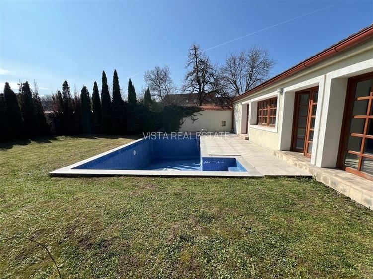 Pensiune de vanzare in Cristian,  Sp+P+E, 582mp utili, teren 1012, Brasov - 2