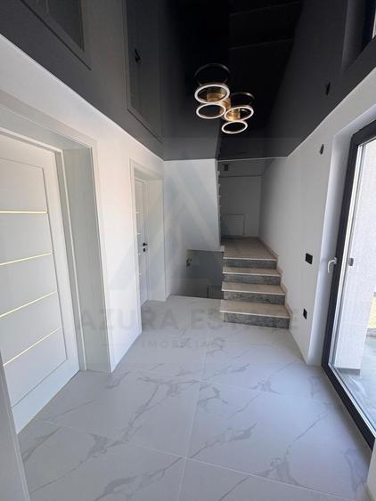 Casa moderna constructie noua 195 mp utili si 100 mp curte Sura Mare