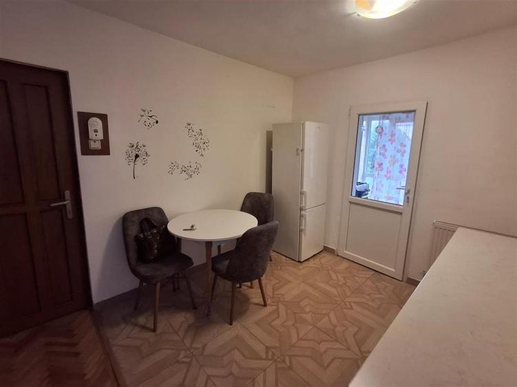 Apartament 2 camere decomandat balcon pivnita zona Terezian