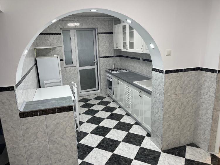 Închiriere apartament 3 camere strada delfinului BL D16 sector 2