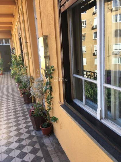 DE VANZARE!  Apartament cu 3 camere in cladire istorica zona ultracetrala! - 2