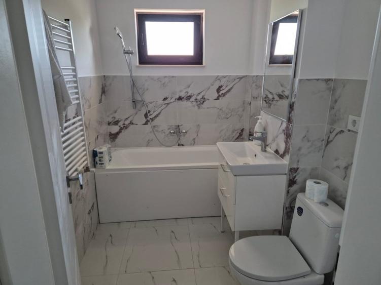 Spre vânzare apartament spatios, cu 2 camere, decomandat, bloc nou, etajul 2