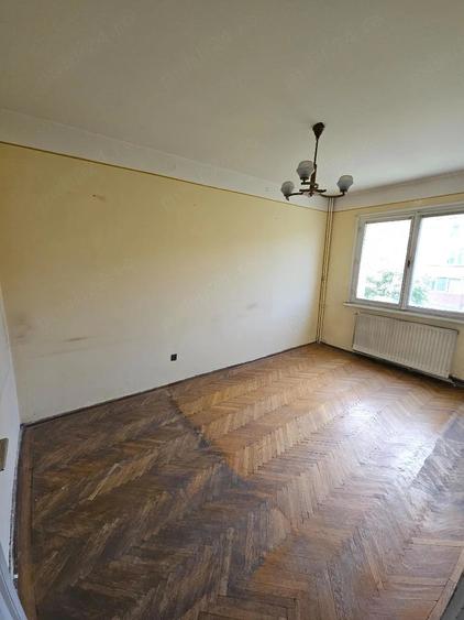 Apartament 2 camere decomandat, etaj 3 in zona Piata Astra