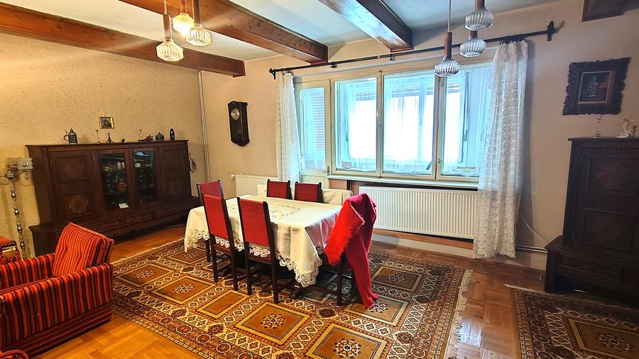 Casa 6 camere in Cisnadie cu garaj si teren 250 mp