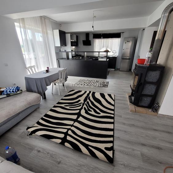 Inchiriem casa individuala in Sanpetru, zona centrului Maria - 6