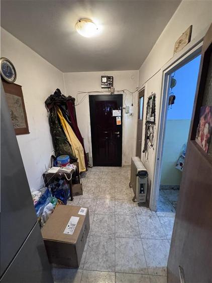 Vanzare Apartament 3 Camere Semidecomandat Berceni-Izvorul Crisului