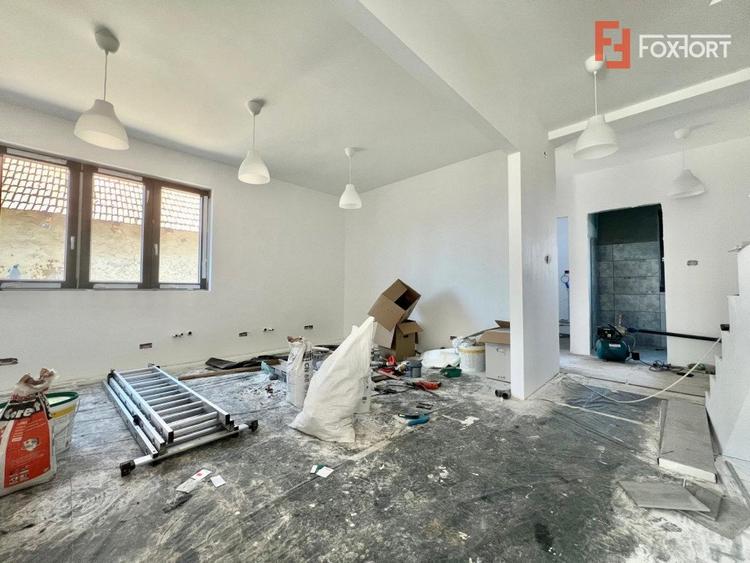 Duplex de vanzare cu 3 camere si 3 bai, Mosnita Noua