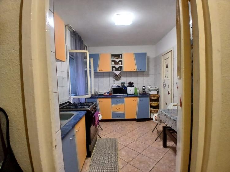 Apartament 3 camere de vanzare Lujerului